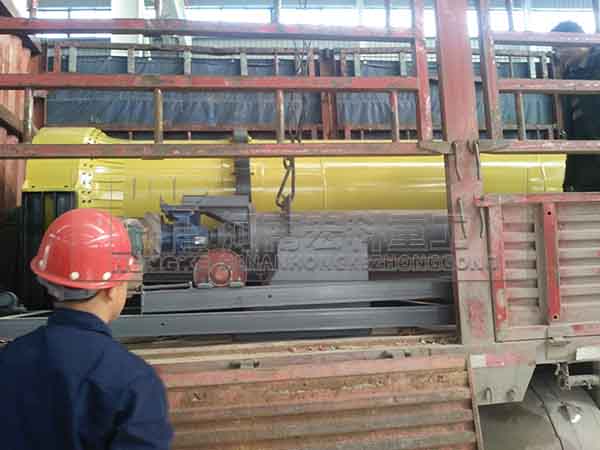 發往江蘇揚州的雞糞烘干機裝貨現場